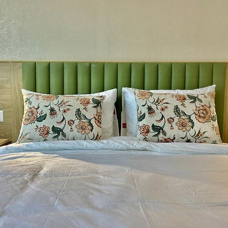 Hotel Limon & Banquet Sector 29, Ґурґаон Екстер'єр фото